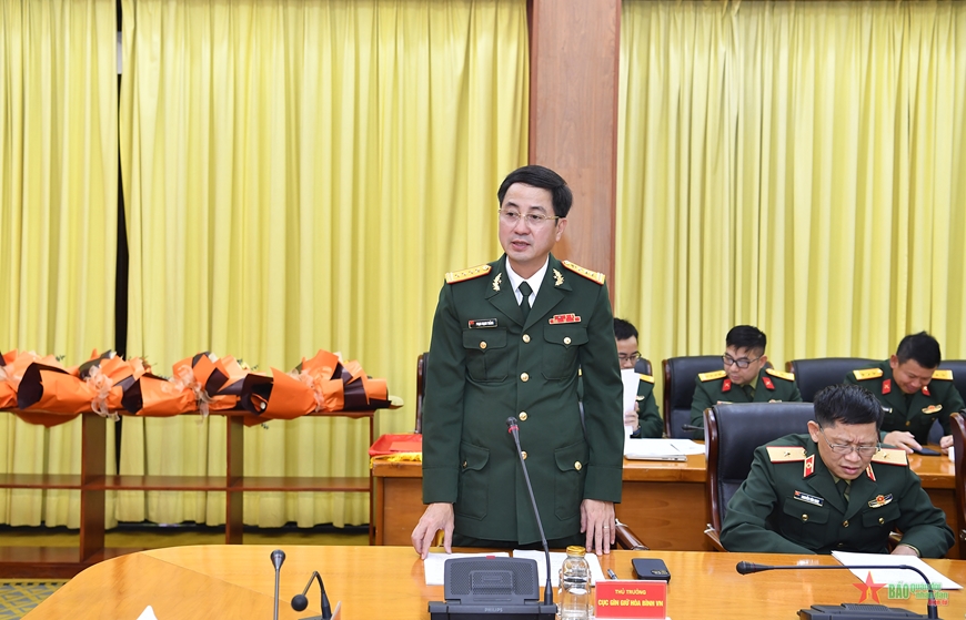 /UploadStore/admin/231210 Trao QD cua CTN cho si quan di thuc hien nhiem vu GGHB/04.jpg